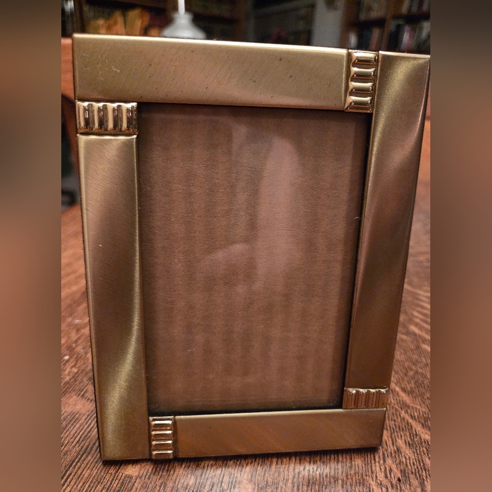 🆓🆓🆓Vintage Fetco 4 1/2" x 6" Gold Metal Photo Tabletop Picture Frame